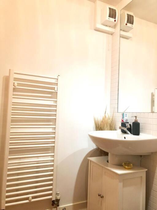 Modern Spacious Retreat Full Fibre Wi-Fi & Free Parking เอดินบะระ ภายนอก รูปภาพ