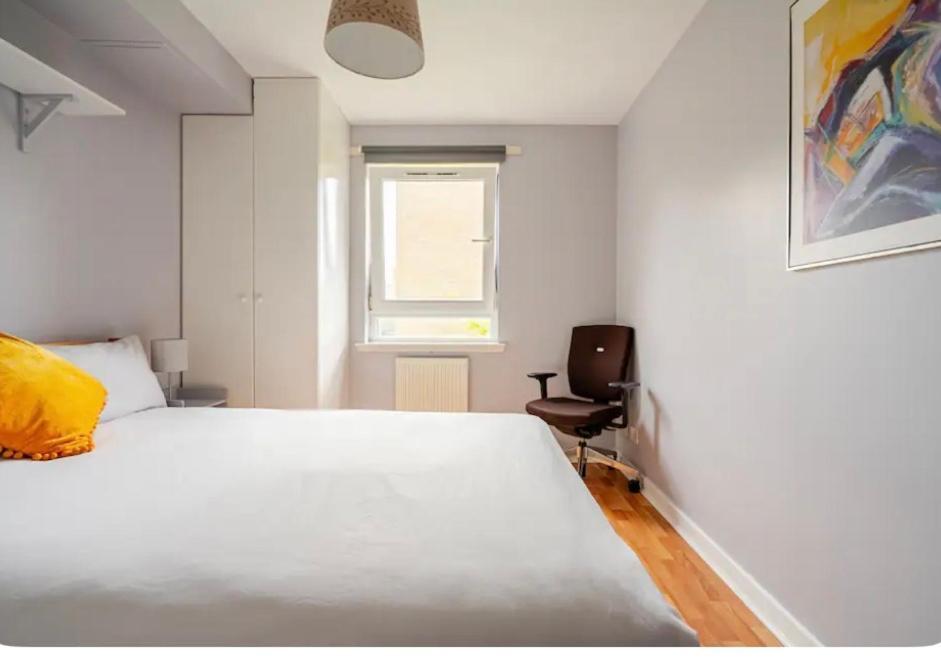 Modern Spacious Retreat Full Fibre Wi-Fi & Free Parking เอดินบะระ ภายนอก รูปภาพ