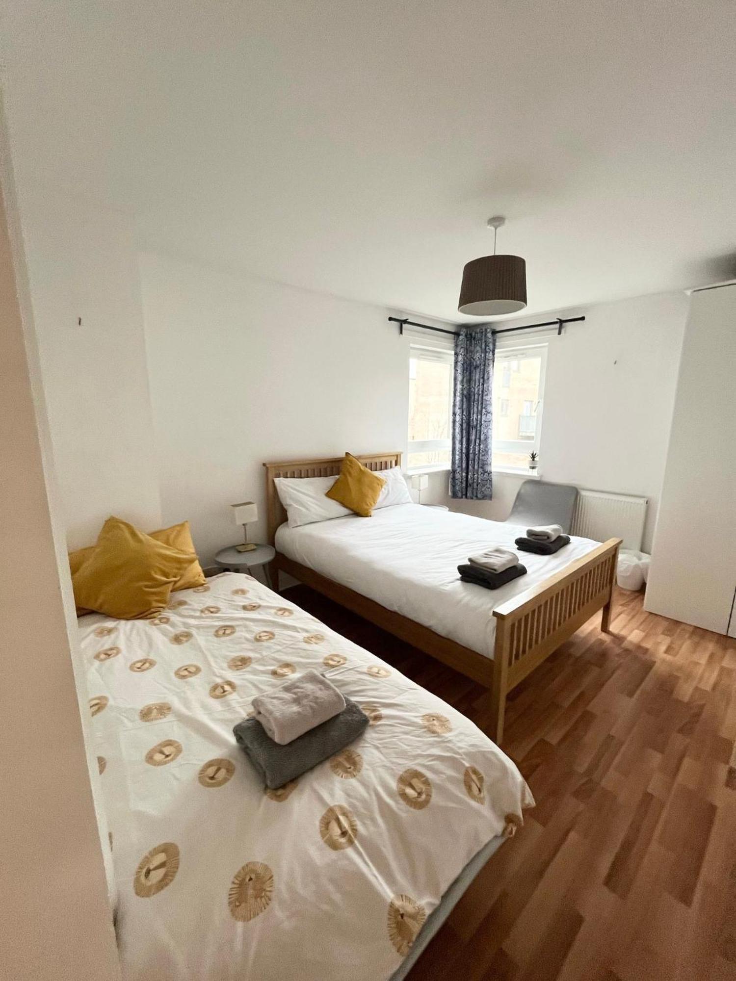 Modern Spacious Retreat Full Fibre Wi-Fi & Free Parking เอดินบะระ ภายนอก รูปภาพ