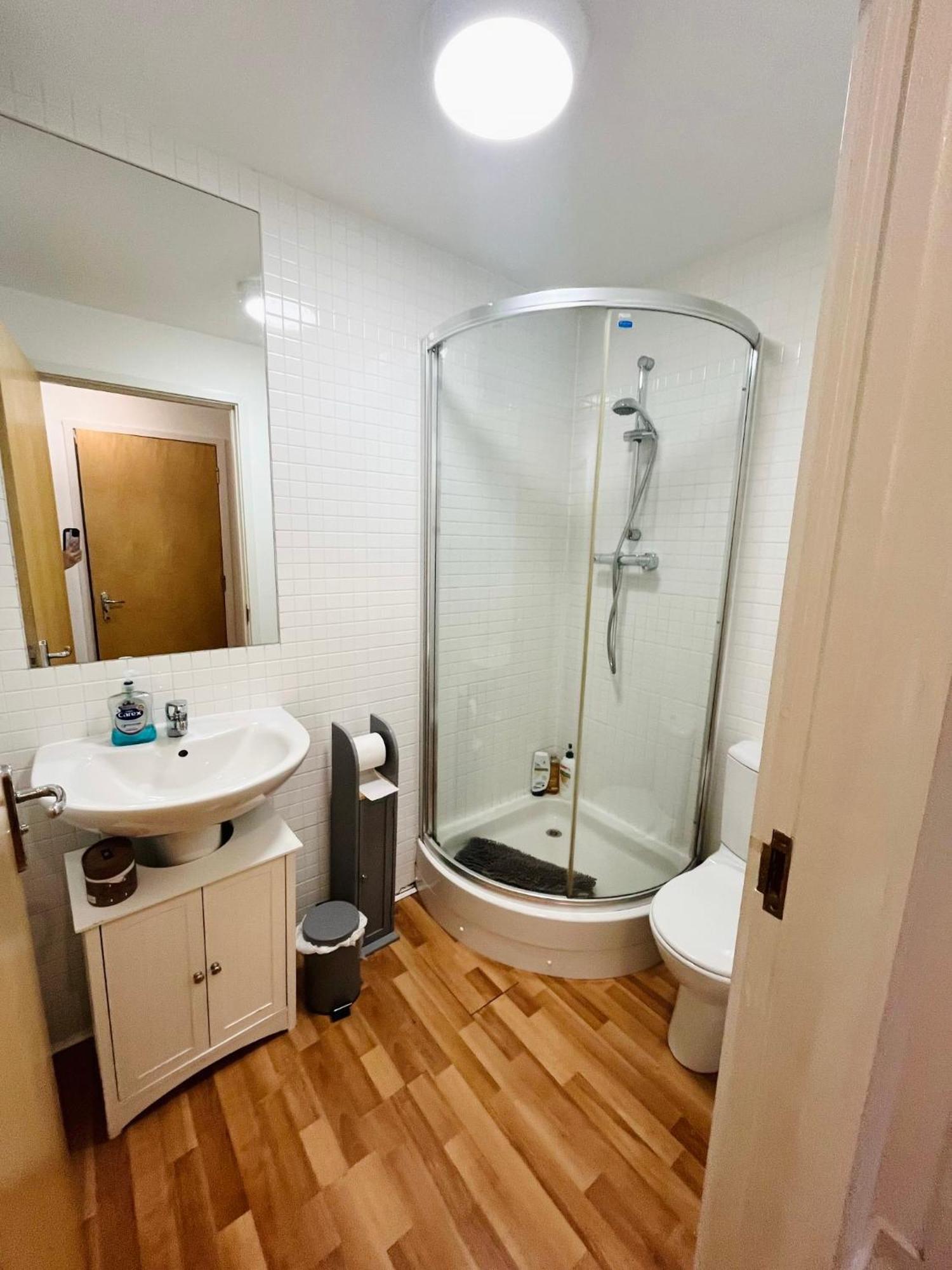 Modern Spacious Retreat Full Fibre Wi-Fi & Free Parking เอดินบะระ ภายนอก รูปภาพ