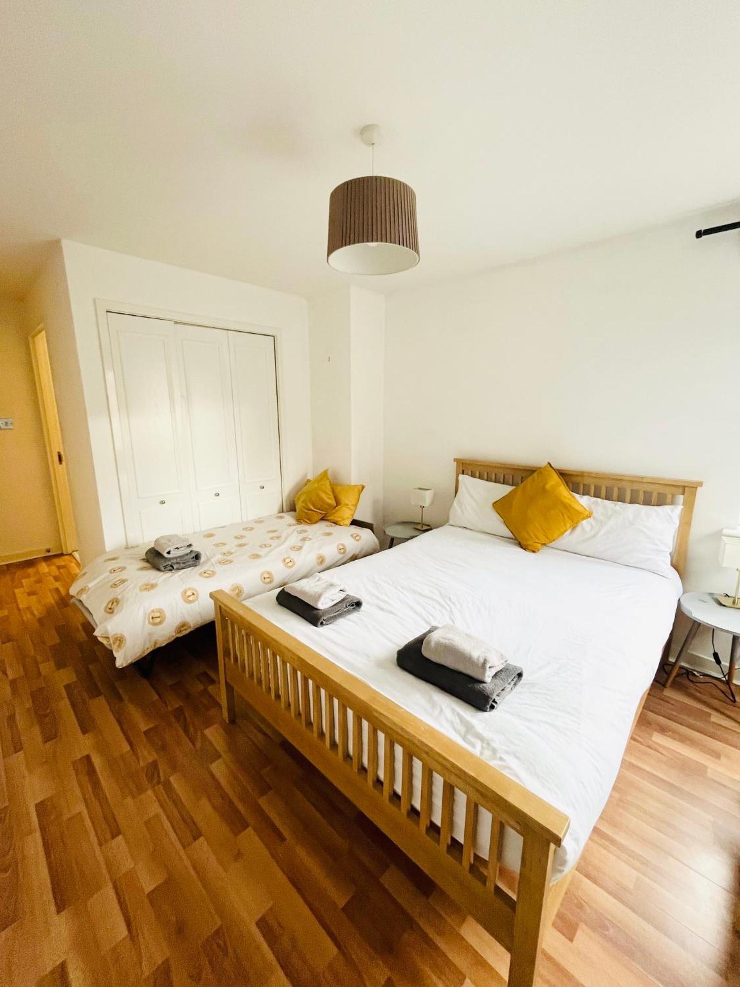 Modern Spacious Retreat Full Fibre Wi-Fi & Free Parking เอดินบะระ ภายนอก รูปภาพ